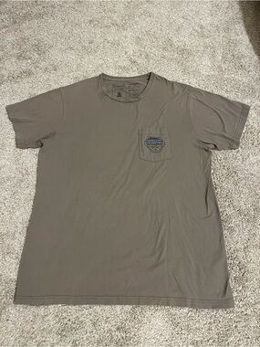 Patagonia Men’s Gray Logo Graphic Crew Neck T-Shirt Size L Slim Fit *FLAW